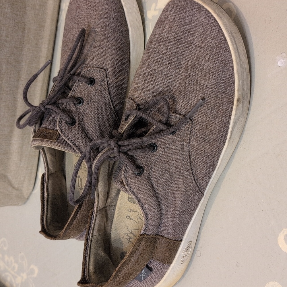 Men's sz 10.5 Chaco shoes